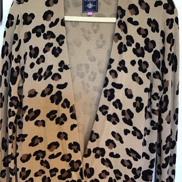 NWOT VS PINK LEOPARD CARDIGAN - Picture 6 of 13